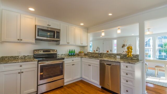 Great info on the easiest way to professionally decorate your home!